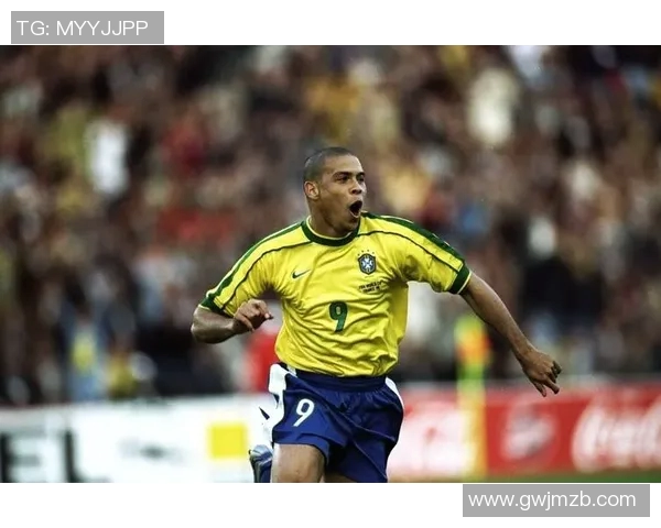 足球明星如何与年轻球员有效沟通提升团队合作与竞技水平