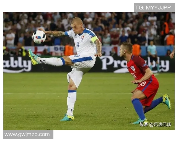 足球明星抽烟视频曝光引发热议球场外的生活与健康争议