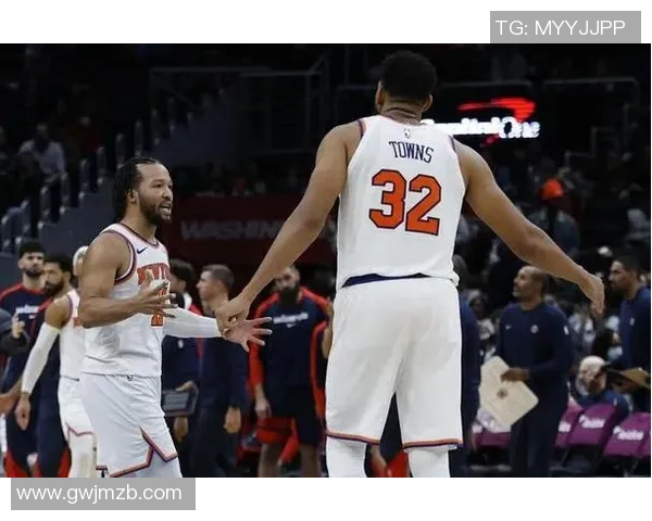 尼克斯与胡人激战正酣NBA赛场精彩对决引发球迷热议